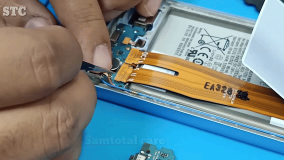 خطوة 29 في تبديل الشاشة سامسونج A25
