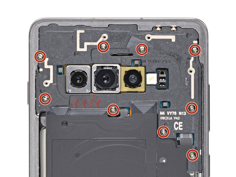 خطوة 7 في تبديل الشاشة سامسونج S10 / S10 PLUS