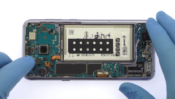 خطوة 7 في تبديل الشاشة سامسونج S8 / S8 PLUS
