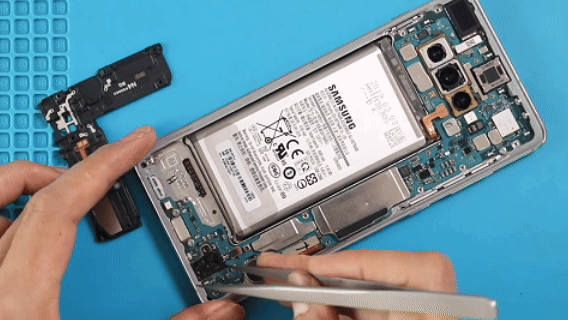 خطوة 13 في تبديل الشاشة سامسونج S10 / S10 PLUS