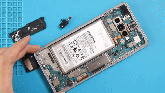 خطوة 14 في تبديل الشاشة سامسونج S10 / S10 PLUS