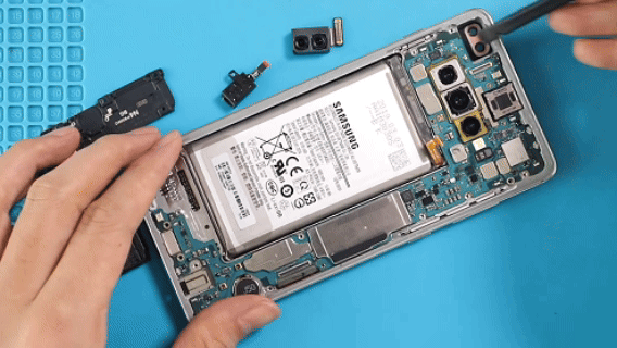 خطوة 16 في تبديل الشاشة سامسونج S10 / S10 PLUS