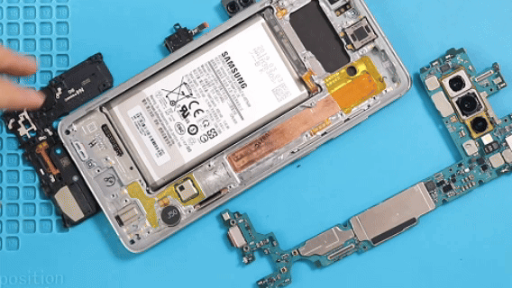 خطوة 20 في تبديل الشاشة سامسونج S10 / S10 PLUS