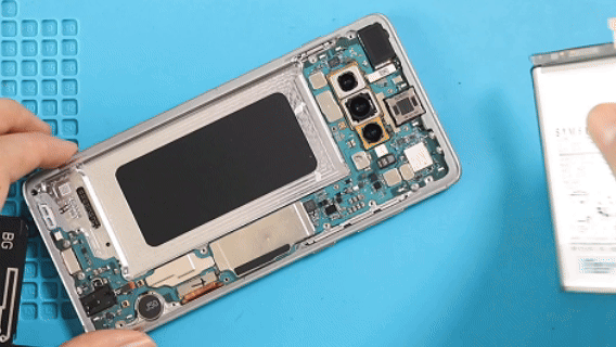 خطوة 27 في تبديل الشاشة سامسونج S10 / S10 PLUS