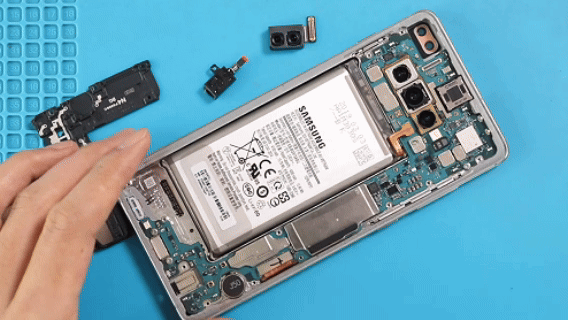 خطوة 11 في تبديل الشاشة سامسونج S10 / S10 PLUS