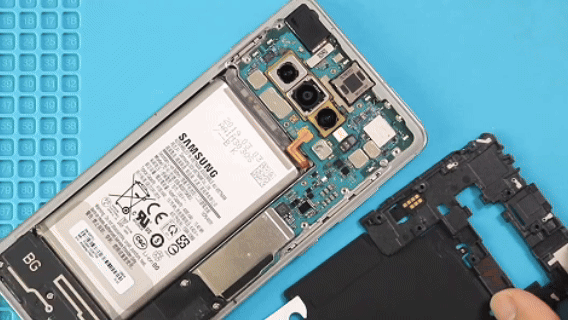 خطوة 32 في تبديل الشاشة سامسونج S10 / S10 PLUS