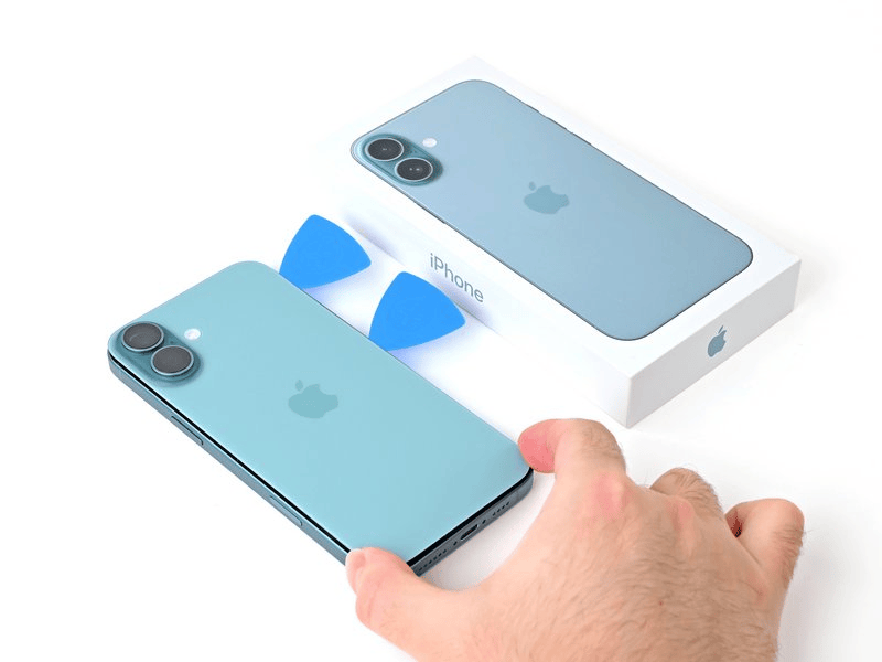 خطوة 11 في تبديل سماعة الأذن IPHNOE 16 PLUS