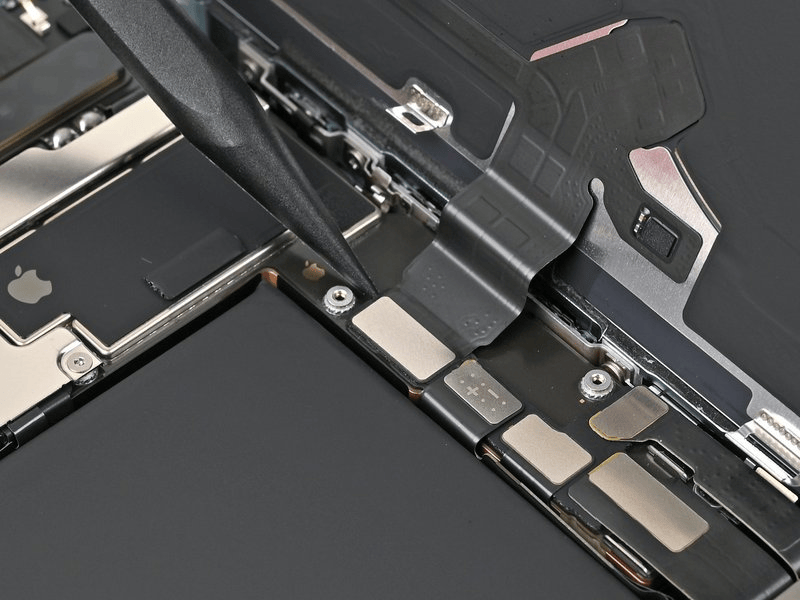 خطوة 14 في تبديل سماعة الأذن IPHNOE 16 PLUS