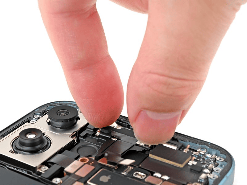 خطوة 24 في تبديل سماعة الأذن IPHNOE 16 PLUS