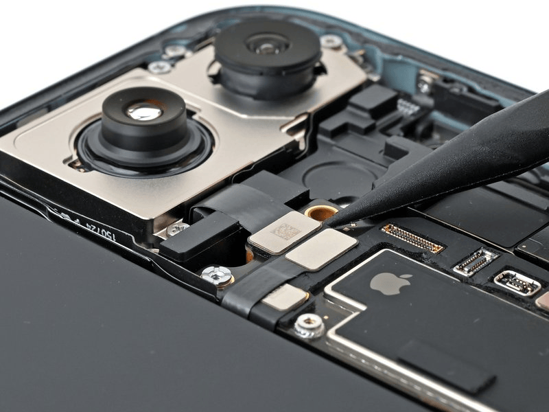 خطوة 25 في تبديل سماعة الأذن IPHNOE 16 PLUS