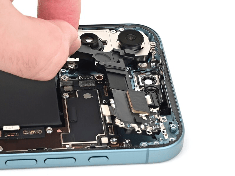 خطوة 27 في تبديل سماعة الأذن IPHNOE 16 PLUS