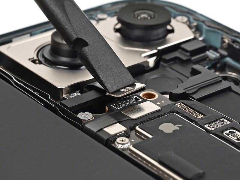 خطوة 29 في تبديل سماعة الأذن IPHNOE 16 PLUS