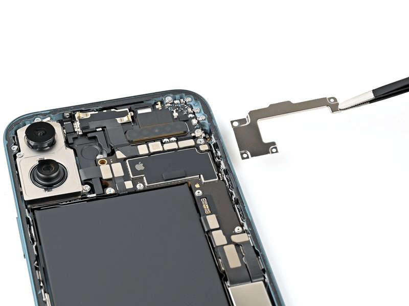 خطوة 34 في تبديل سماعة الأذن IPHNOE 16 PLUS