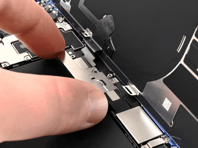 خطوة 37 في تبديل سماعة الأذن IPHNOE 16 PLUS