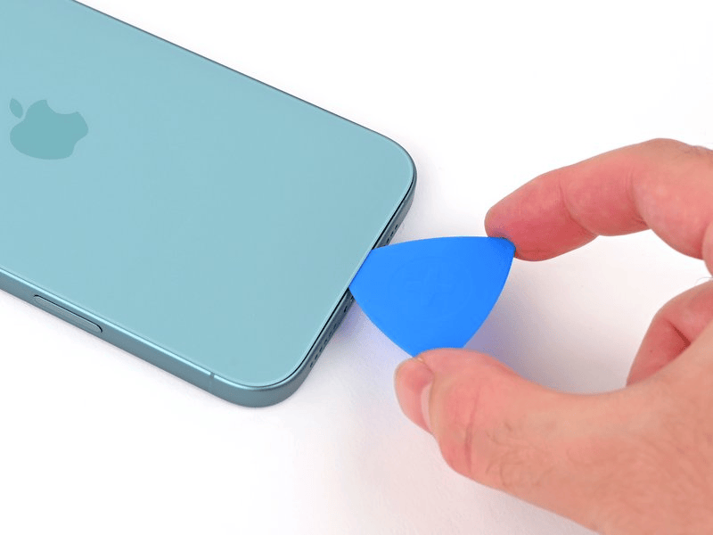 خطوة 4 في تبديل سماعة الأذن IPHNOE 16 PLUS