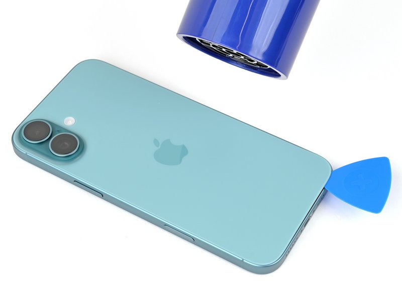 خطوة 5 في تبديل سماعة الأذن IPHNOE 16 PLUS