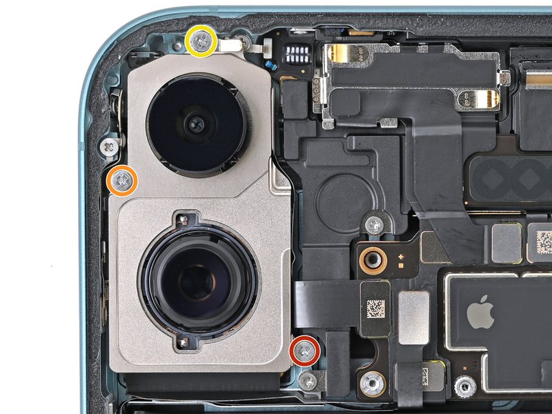 خطوة 3 في تبديل الكامرا الخلفية IPHNOE 16 PLUS