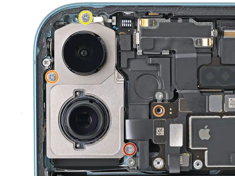 خطوة 3 في تبديل الكامرا الخلفية IPHNOE 16 PLUS