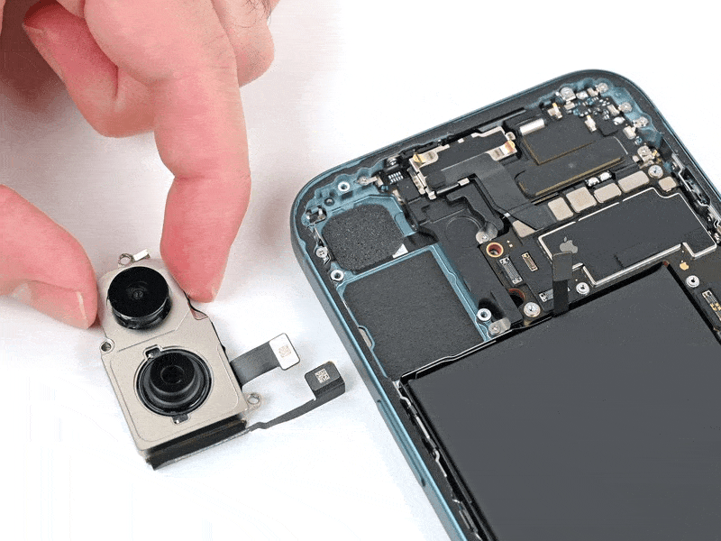 خطوة 5 في تبديل الكامرا الخلفية IPHNOE 16 PLUS