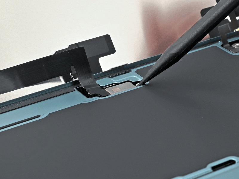 خطوة 17 في تبديل الشاشة IPHNOE 16 PLUS