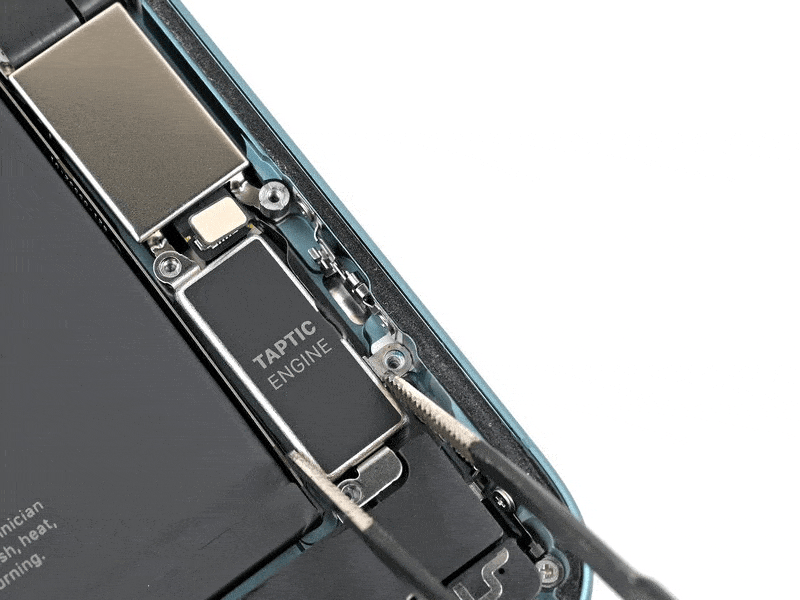 خطوة 5 في تبديل سماعة السبيكر IPHNOE 16 PLUS