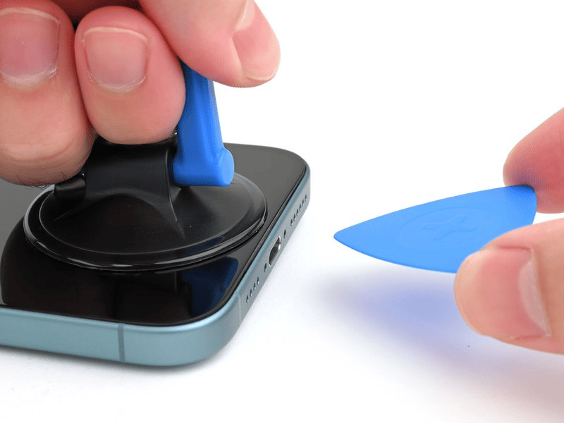 خطوة 5 في تبديل الشاشة IPHNOE 16 PLUS