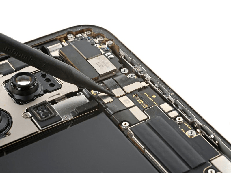 خطوة 1 في تبديل سماعة الأذن IPHNOE 16 PRO MAX