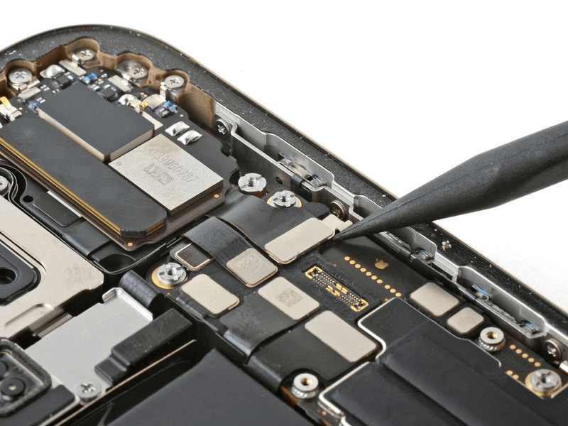 خطوة 1 في تبديل الكامرة الأمامية IPHNOE 16 PRO MAX