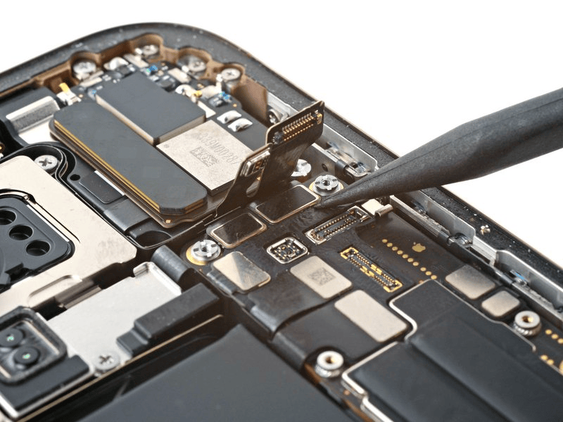 خطوة 2 في تبديل الكامرة الأمامية IPHNOE 16 PRO MAX