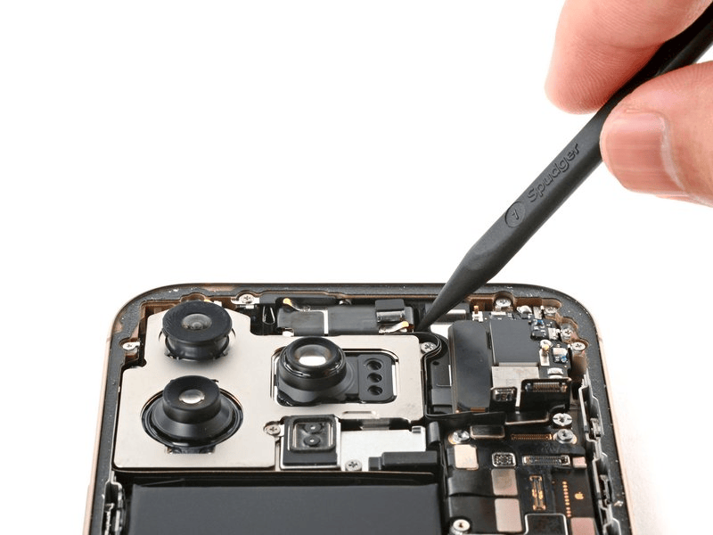 خطوة 3 في تبديل الكامرة الأمامية IPHNOE 16 PRO MAX