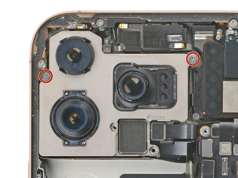 خطوة 5 في تبديل الكامرة الخلفية IPHNOE 16 PRO MAX