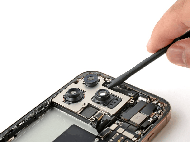 خطوة 6 في تبديل الكامرة الخلفية IPHNOE 16 PRO MAX