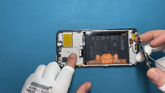 خطوة 7 في تبديل شاشة HONOR X8