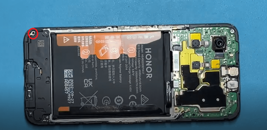 خطوة 13 في تبديل شاشة HONOR X8